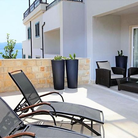 Apartment Bol A6 With Pool From 45 Eur Per Person エクステリア 写真