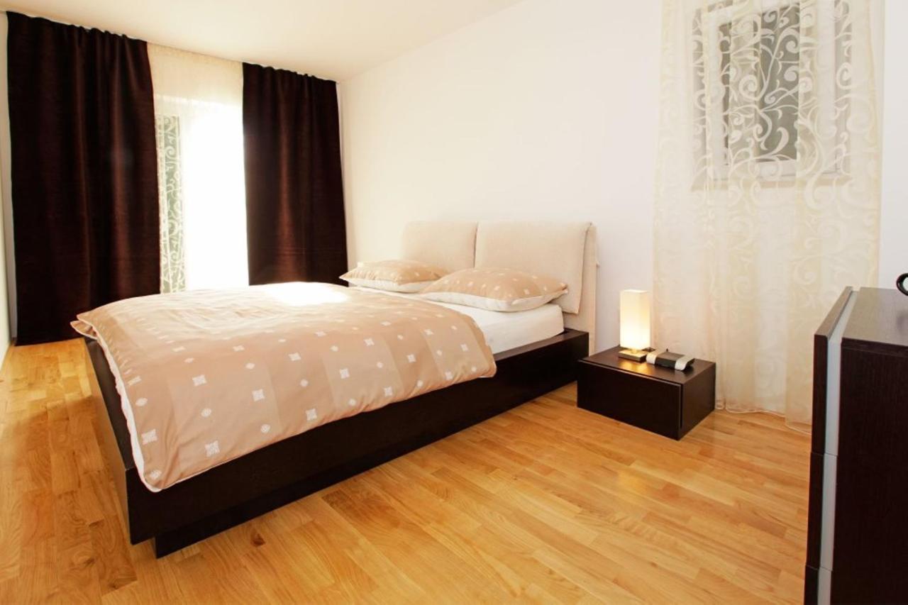 Apartment Bol A6 With Pool From 45 Eur Per Person エクステリア 写真