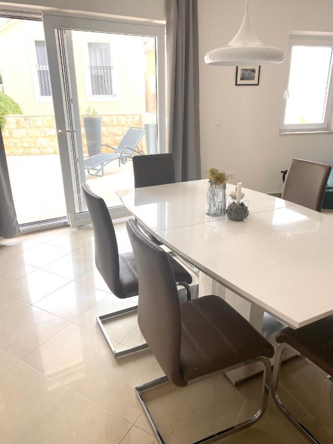 Apartment Bol A6 With Pool From 45 Eur Per Person エクステリア 写真